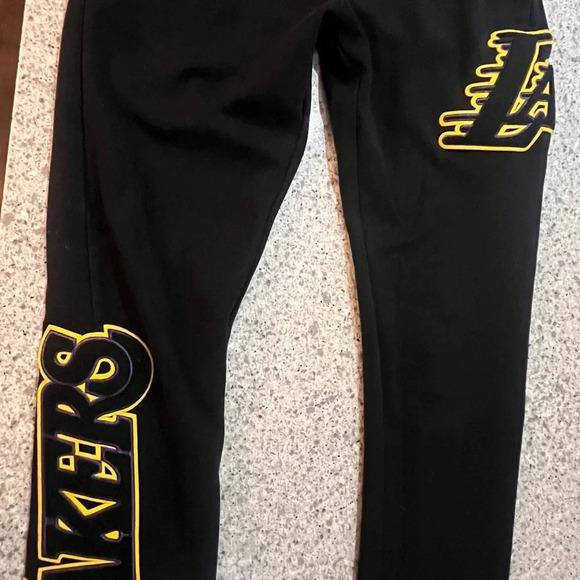 NBA LOS ANGELES LAKERS CLASSIC CHENILLE MEN'S JOGGER - Picture 8 of 13